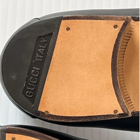 Gucci Black Leather Loafers with Gold Detail - Picture 4 of 7